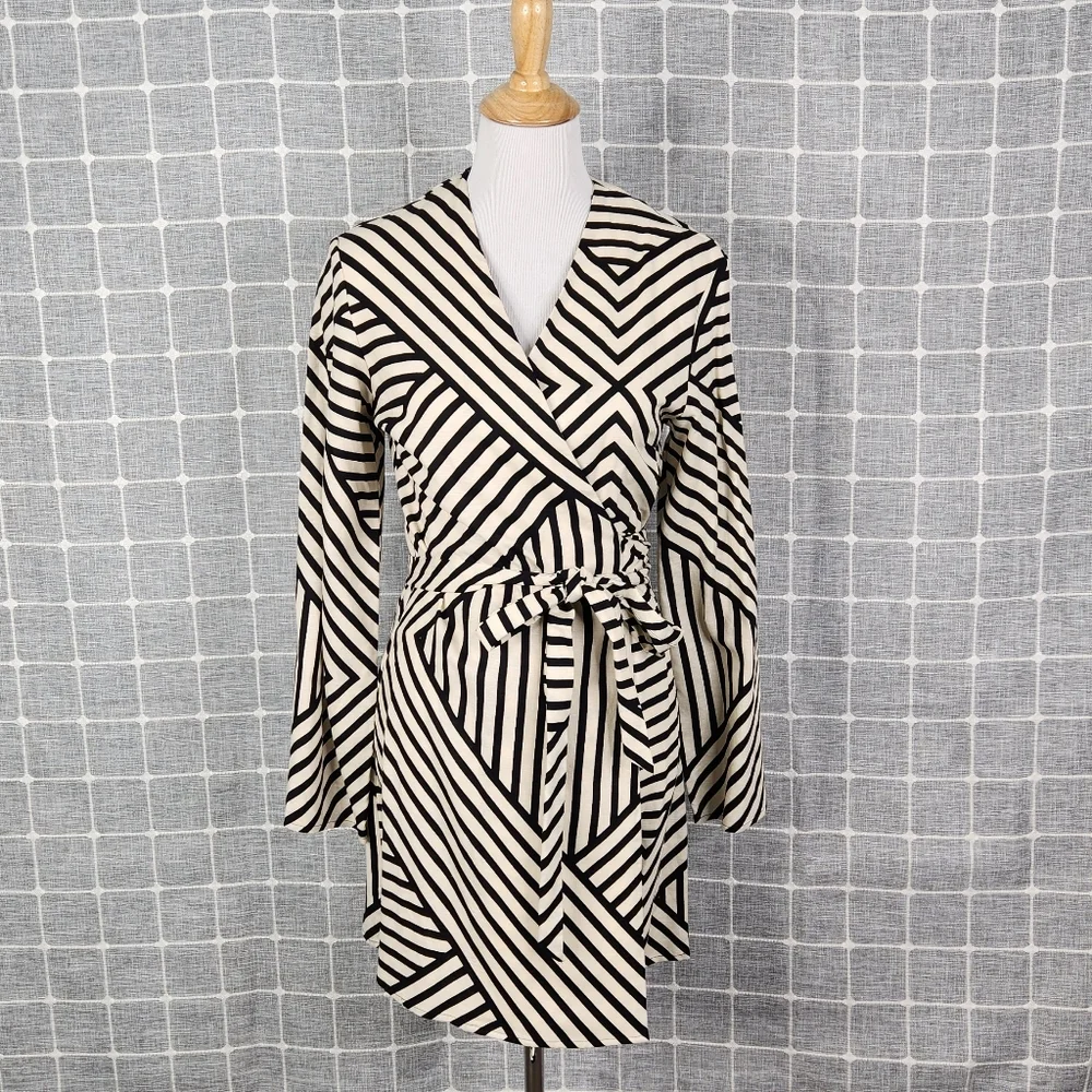 H&M Linen Blend Wrap Dress - Picture 4 of 8